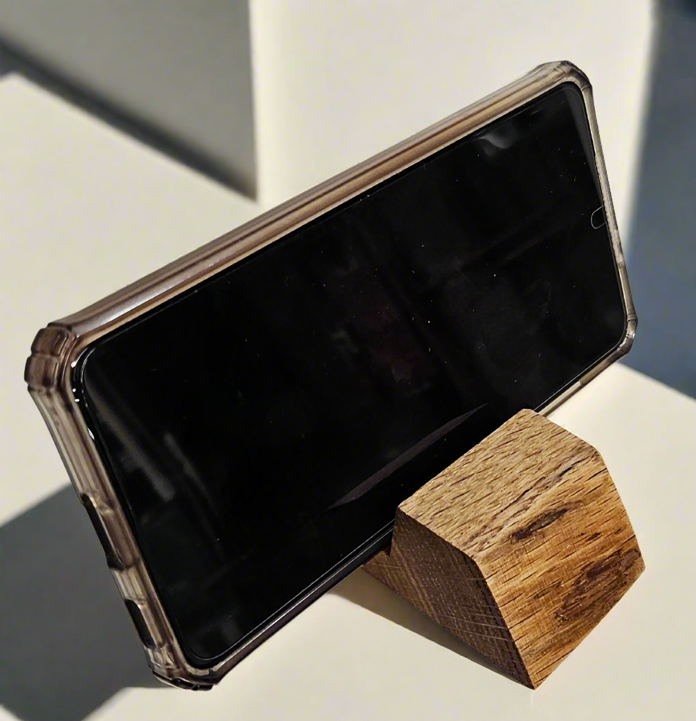 O. Hummingbird phone stand
